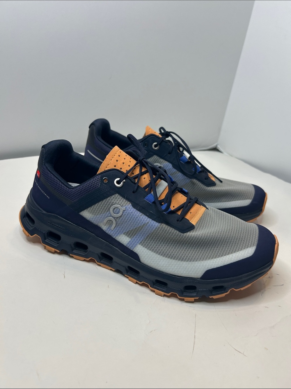 On Running Cloud, Cloudvista Sneakers in Grey Navy Orange